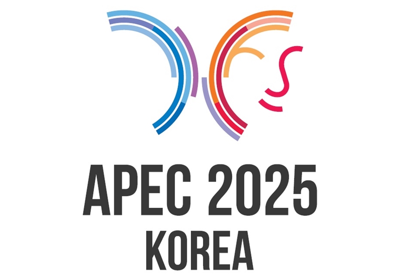 The official emblem for next year's Asia-Pacific Economic Cooperation (APEC) Summit in Gyeongju, Gyeongsangbuk-do Province, was released on Nov. 14 at the APEC Ministerial Meeting of foreign and trade ministers in Peru. (Ministry of Foreign Affairs)