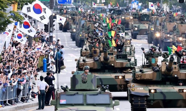 Parade in downtown Seoul marks 76th Armed Forces Day